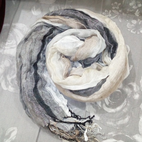 NWOT Vince Camuto scarf - Picture 1 of 7